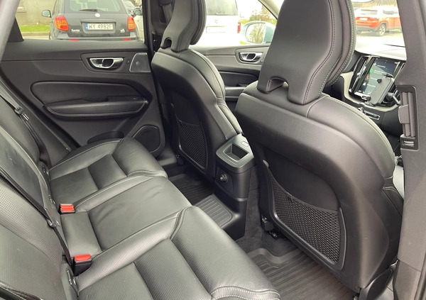 Volvo XC 60 cena 139900 przebieg: 137600, rok produkcji 2018 z Warszawa małe 379